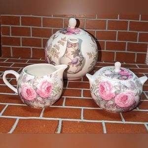 Victoria & Albert Museum London, Brompton Roses Tea Pot, Creamer & Sugar Bowl